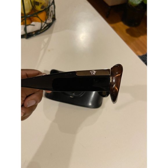 Gianni Versace Ladies Vintage Sunglasses w/Case Mo main image 5